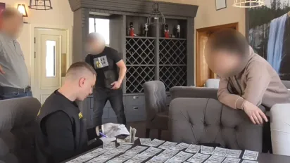 На Рівненщині селищний голова та депутат міськради вимагали від підприємця $15 тисяч - фото