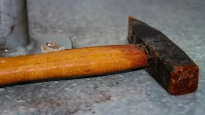 В Одесі 17-річний хлопець побив перехожого молотком, який випадково зачепив його велосипедом - фото