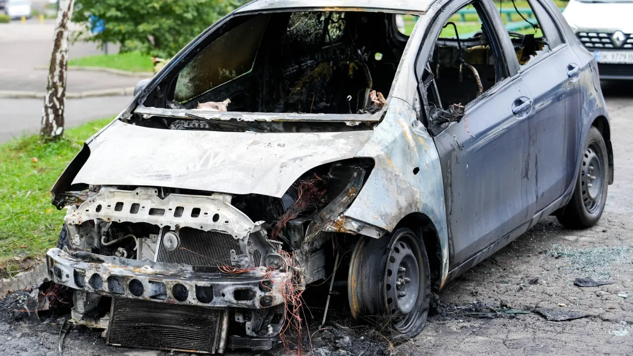 У Рівному поліцейські затримали зловмисників, які спалили авто підприємця 
