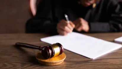 На Вінниччині чоловік зґвалтував 12-річну дівчинку на очах у своєї доньки - фото