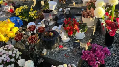 Уночі вандали пошкодили могили військових на Личаківському цвинтарі - фото