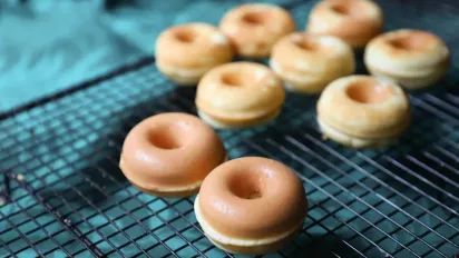 Як приготувати пухкі пончики за 15 хвилин - фото