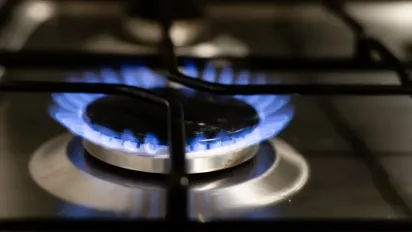 Українці можуть сплатити за світло та газ державними грошима: як це зробити - фото