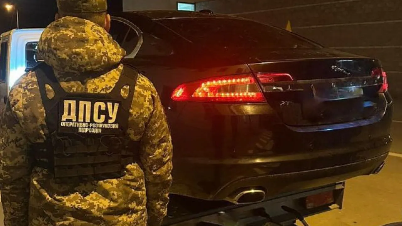 В Україну під виглядом гуманітарної допомоги намагались ввезти елітний Jaguar 