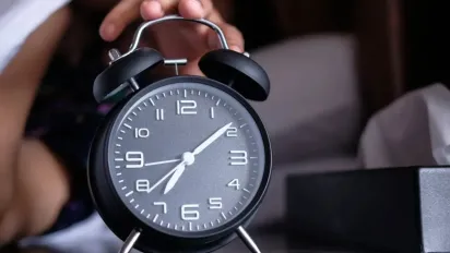 Коли в Україні переводять годинники на зимовий час 2024 року - фото