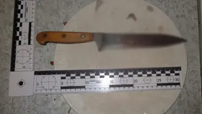 У Києві чоловік вдарив ножем свою співмешканку - фото