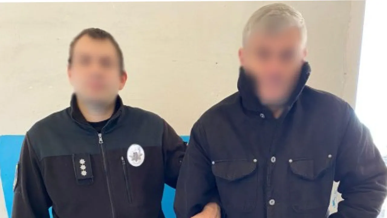 Вдарив ломом по обличчю: на Чернігівщині чоловіка затримали за вбивство брата 