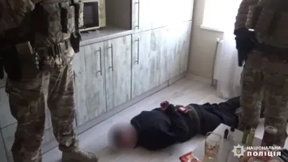 "Познайомився в соцмережі": у Сумах затримали чоловіка за розбещення 13-річної дівчинки - фото