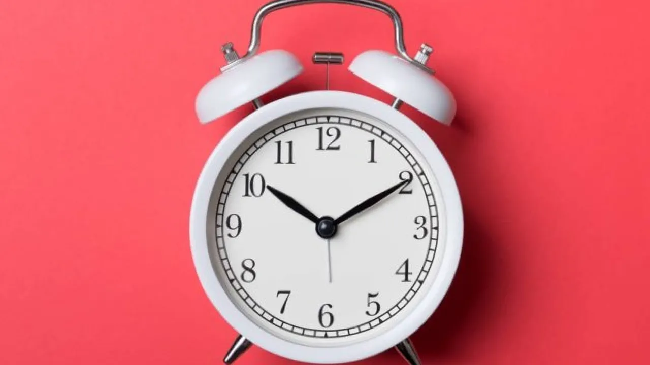 В Україні востаннє перейдуть на зимовий час: коли переводити годинник 