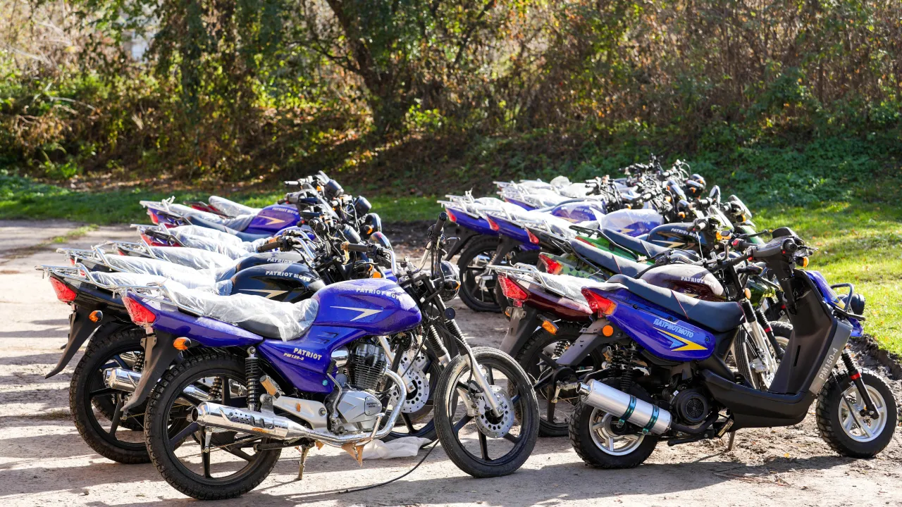 У Рівному п’ять зловмисників викрали понад 50 скутерів 