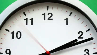 Переведення годинників:Зеленський не планує підписувати закон, який його скасовує - фото