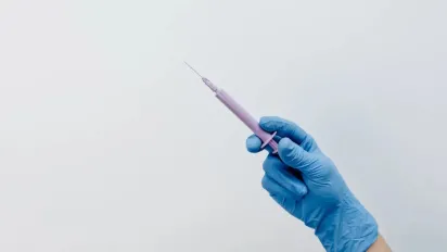 Українці зможуть отримати щеплення проти грипу в аптеках: деталі - фото