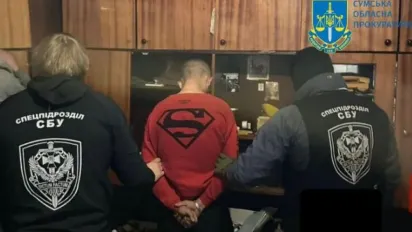 У Сумах затримали пособника окупантів, який підпалював релейні шафи Укрзалізниці - фото