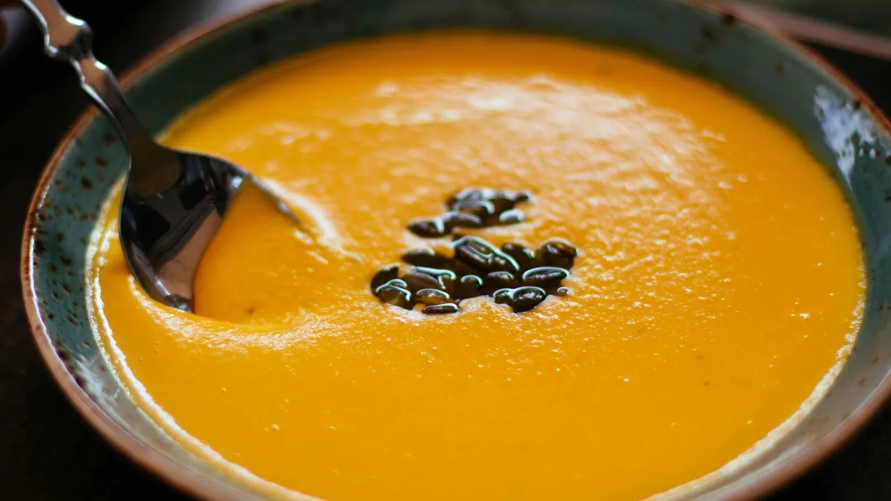 Як приготувати гарбузовий суп: легкий і смачний рецепт для осіннього настрою 