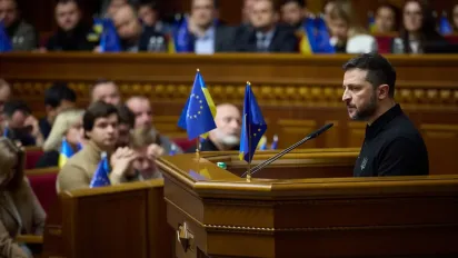 Зеленський подав законопроєкт про продовження воєнного стану та мобілізації - фото