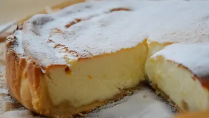 Сирна запіканка з бананом і родзинками: простий рецепт - фото