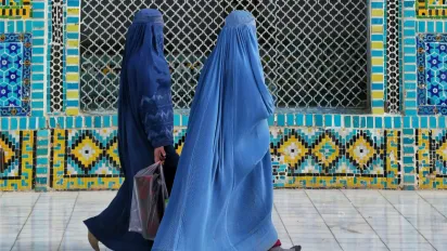 В Афганістані таліби заборонили жінкам говорити і співати - фото