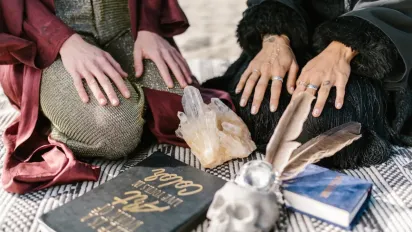 Листопад буде складним для п'яти знаків Зодіаку: що на них чекає - фото