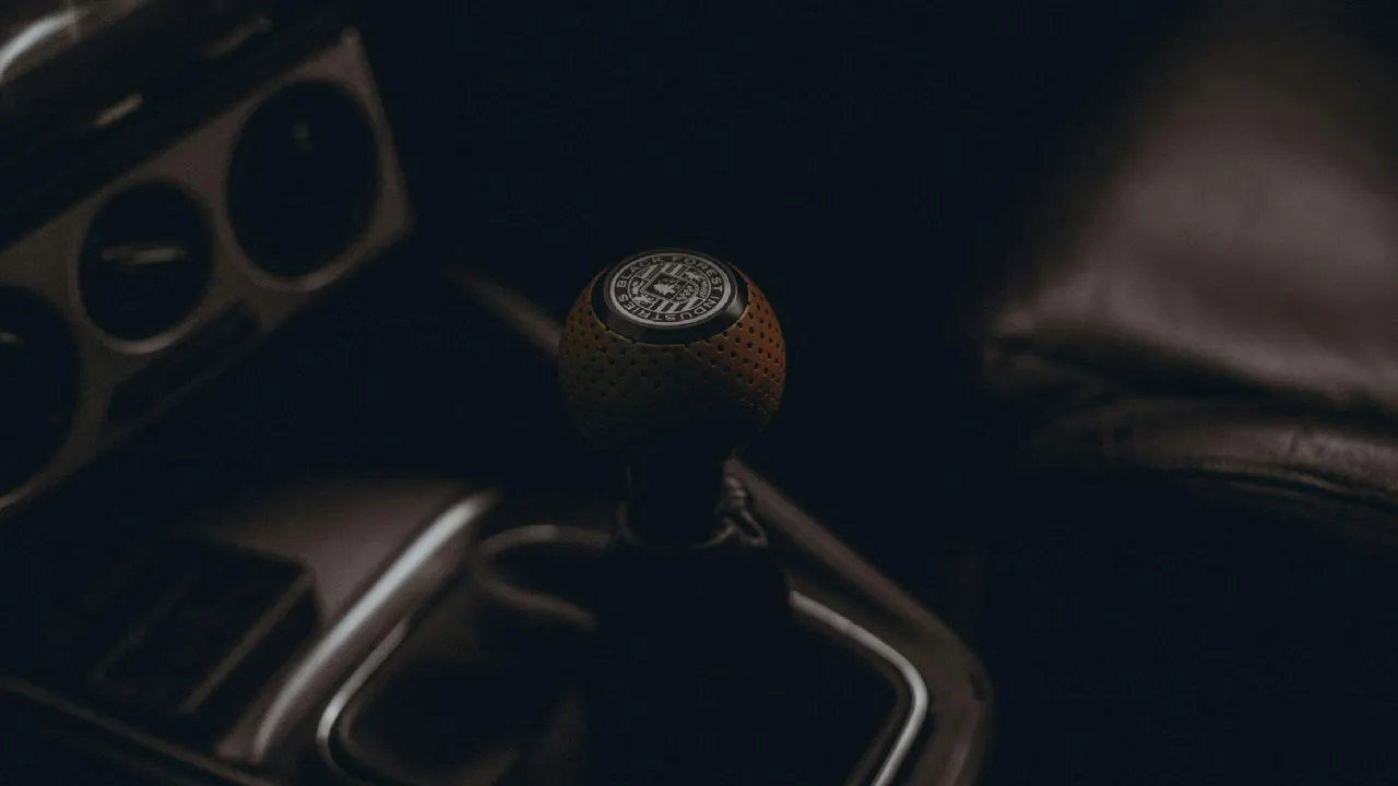 Уряд вводить облік авто, які були ввезені як гумдопомога військовим 