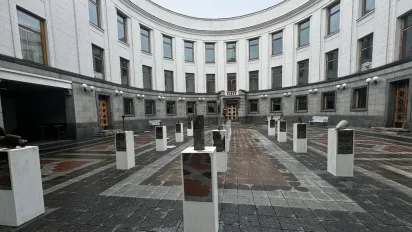 На території Верховної Ради відкрили "Алею незламних міст" - фото