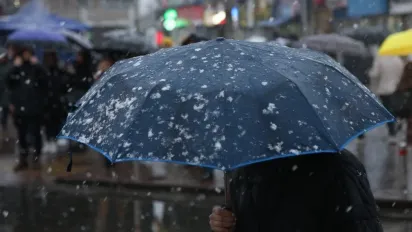 Синоптик попередив про потужний вітер, сніг та грози у листопаді: прогноз на місяць - фото