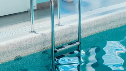 На Закарпатті в оздоровчому комплексі потонула 4-річна дитина - фото