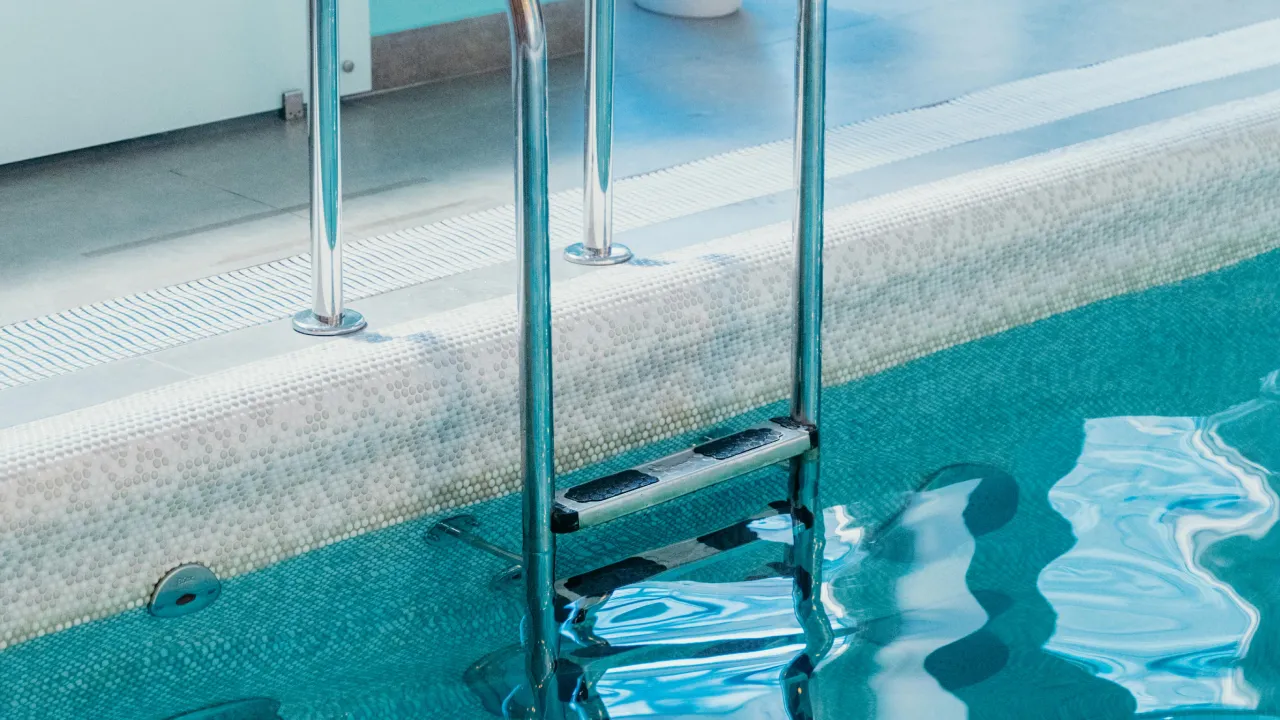 На Закарпатті в оздоровчому комплексі потонула 4-річна дитина 