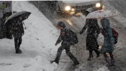 Україну накриє мокрий сніг та сильний вітер: синоптикиня попередила про негоду - фото