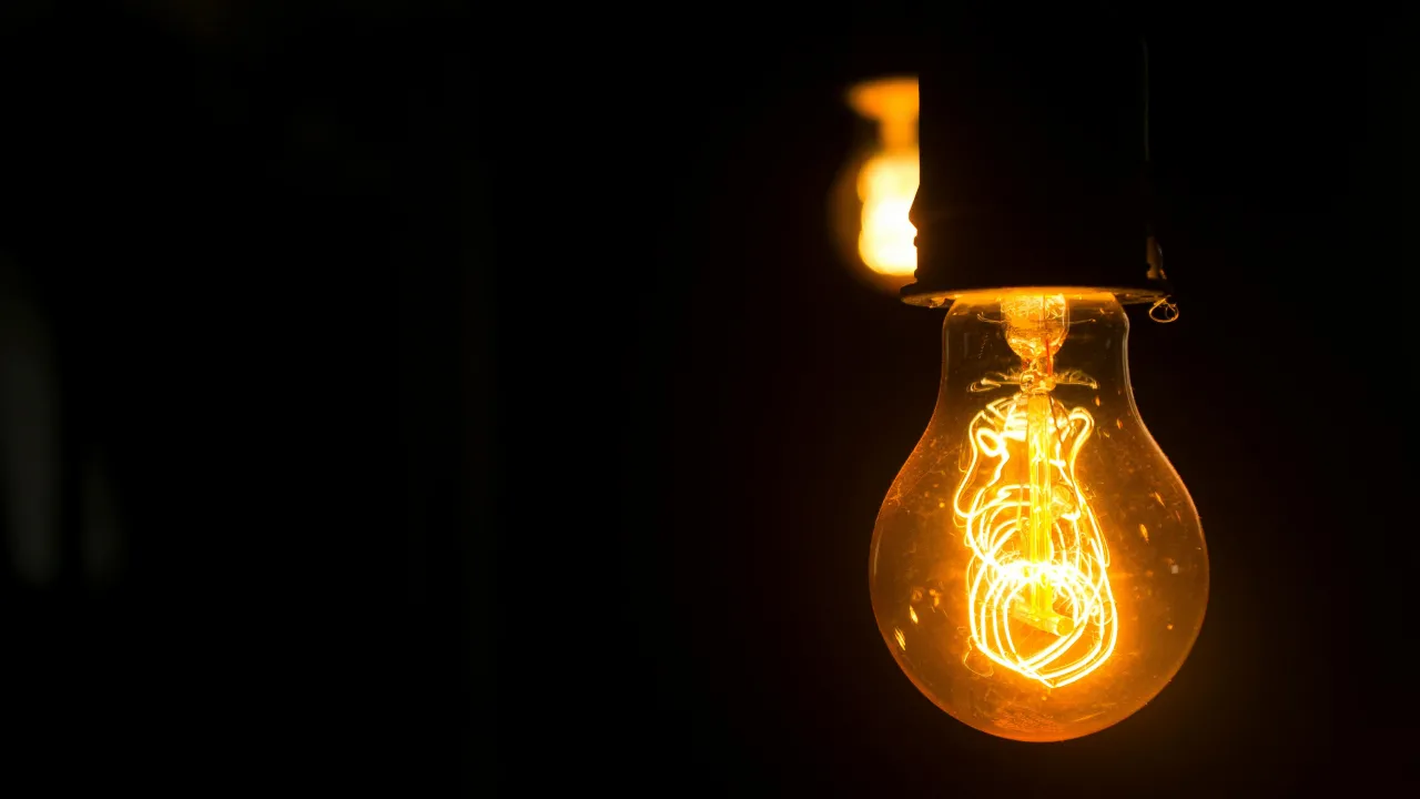 Україна може пройти зиму без планових відключень світла: у ДТЕК назвали умову 