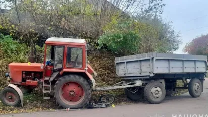 На Сумщині трактор збив жінку на електровелосипеді - фото