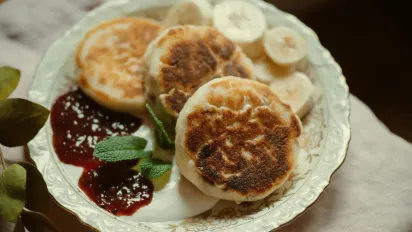 Три секрети найсмачніших сирників: не розвалюються та не розпливаються - фото