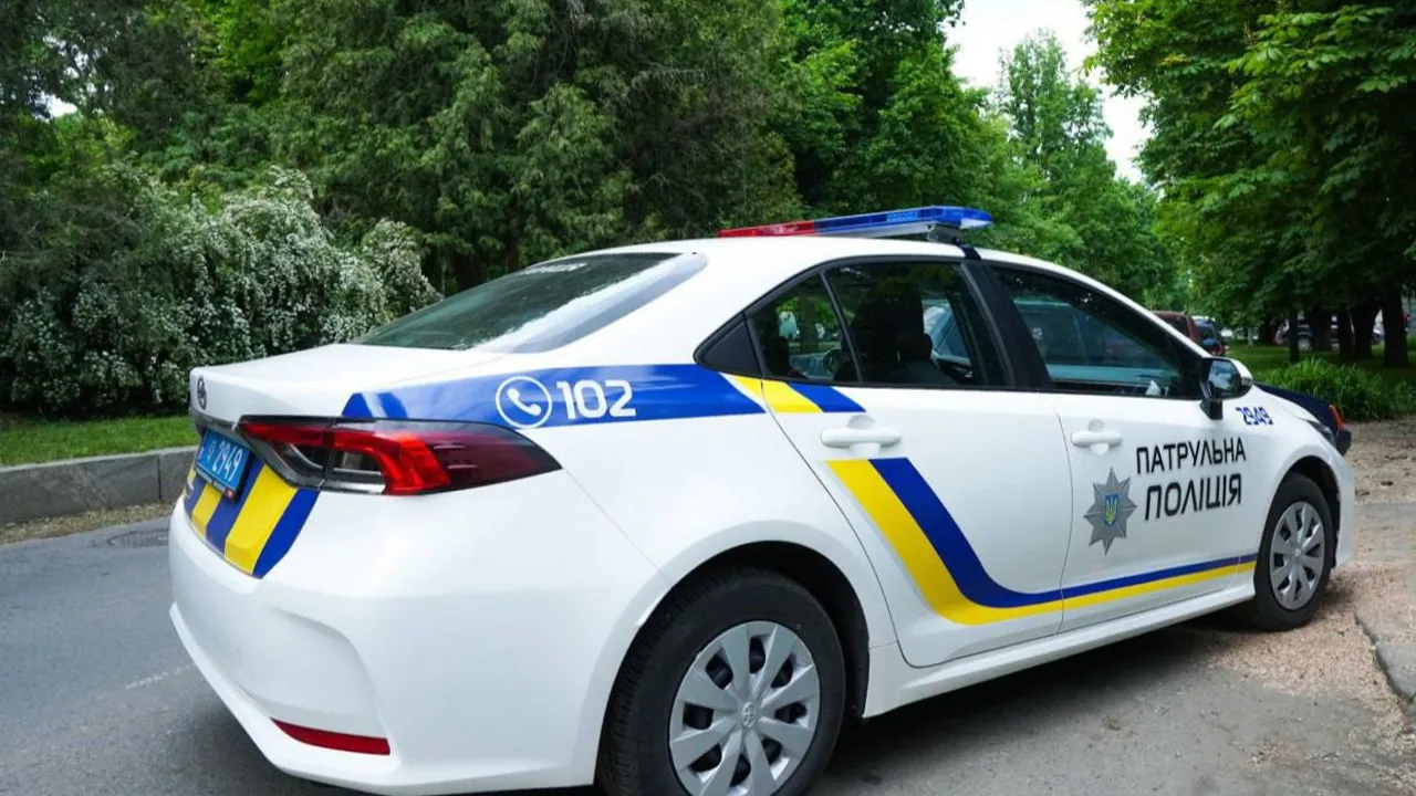 У Дніпропетровській області чоловік забив знайомого до смерті та залишив на зупинці транспорту 