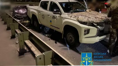 У Києві пʼяний водій Audi під час комендантської години влетів у військове авто: є постраждалі - фото