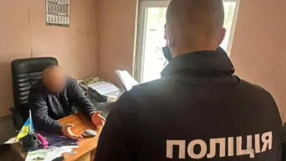 На Київщині затримали чиновника, який брав гроші за бронювання місць на кладовищі - фото