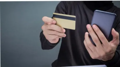 У Рівному шахраї привласнювали гроші людей під видом виплат допомоги - фото