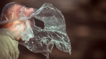 На Волині 18-річний хлопець задушив себе пакетом - фото