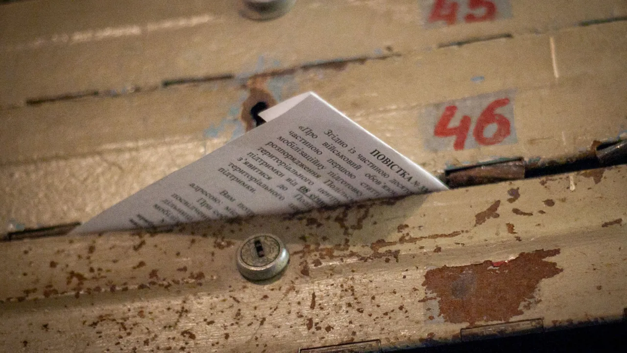 В першу чергу повістки надсилатимуть тим українцям, хто не платить податки 