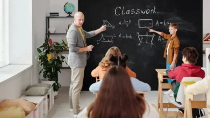 Зарплати вчителів підвищать: Шмигаль розповів про нововведення - фото