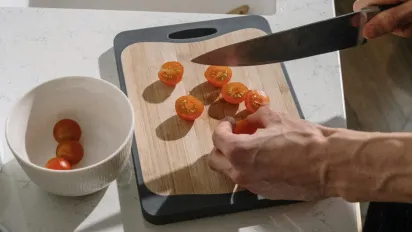 Ідея для закуски: краще за помідори можуть бути тільки чері в клярі - фото