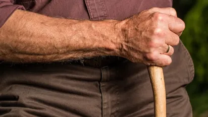 Соціальна допомога замість пенсії: хто може отримати та який розмір виплат - фото