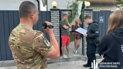 На Житомирщині колишній начальник податкової отримував зарплату, вдаючи з себе військового - фото