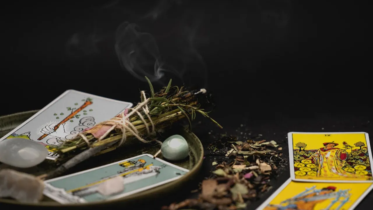 Гороскоп на 16 листопада 2024 року за картами Таро: що чекає на всі знаки Зодіаку 