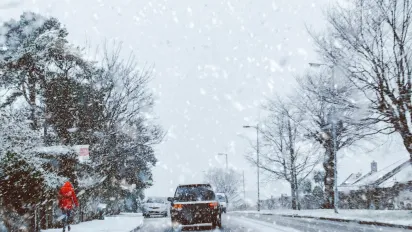 "Навалить снігу, буде вітряно та слизько": до України йде потужна негода - фото