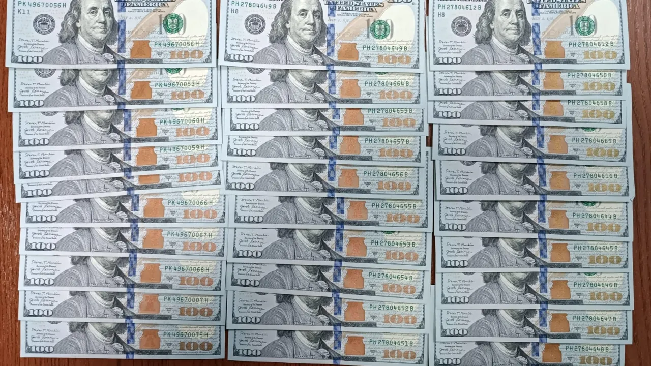 На Львівщині жінка за 3000 доларів хотіла підкупити прикордонників, щоб з нею виїхав чоловік 