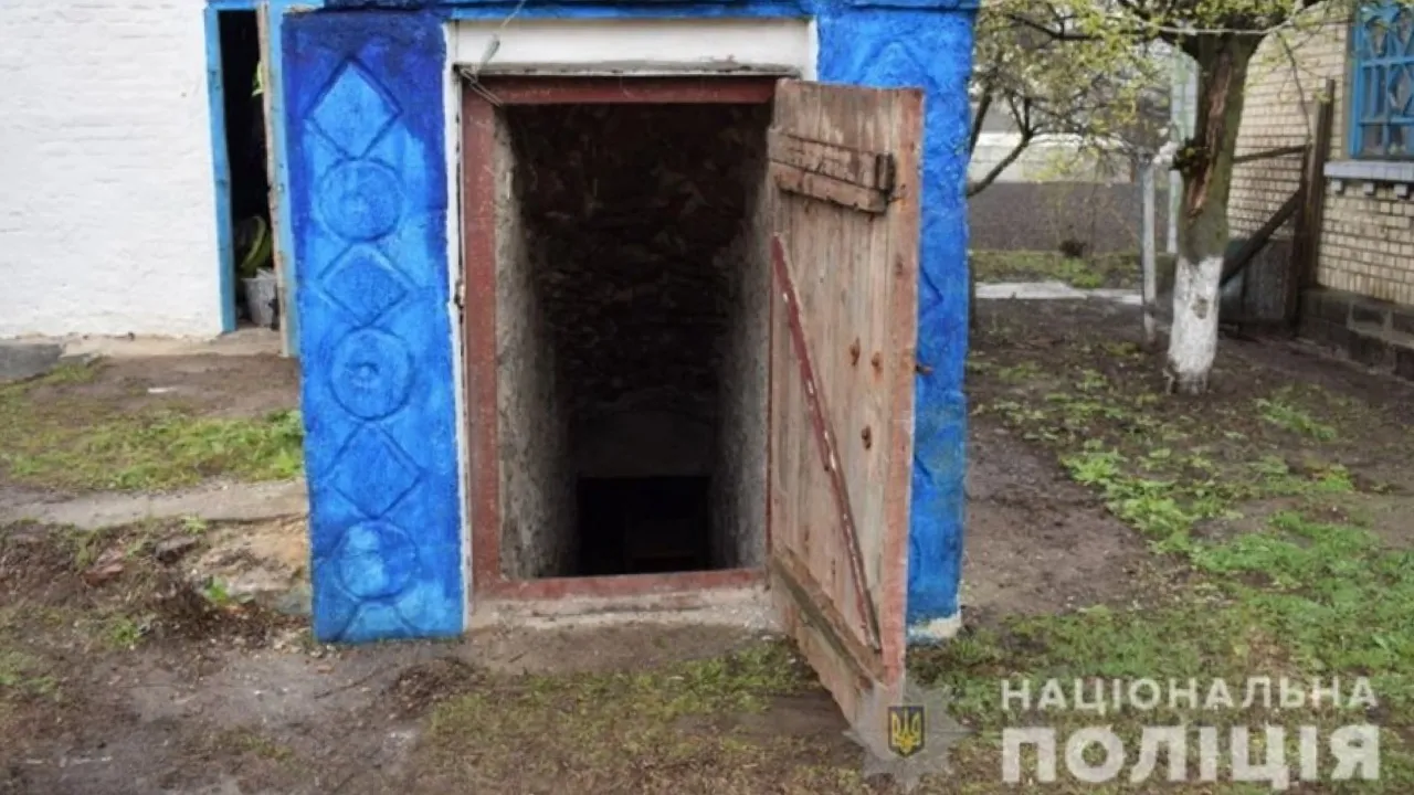 Безжально вбив та сховав тіло у погребі: на Вінниччині затримано 21-річного молодика 