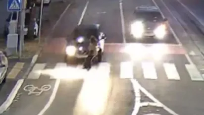 У Києві п'яний водій збив на переході 14-річну дівчинку та поїхав геть - фото