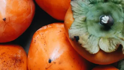 Як потрібно їсти хурму: зі шкіркою чи без - фото