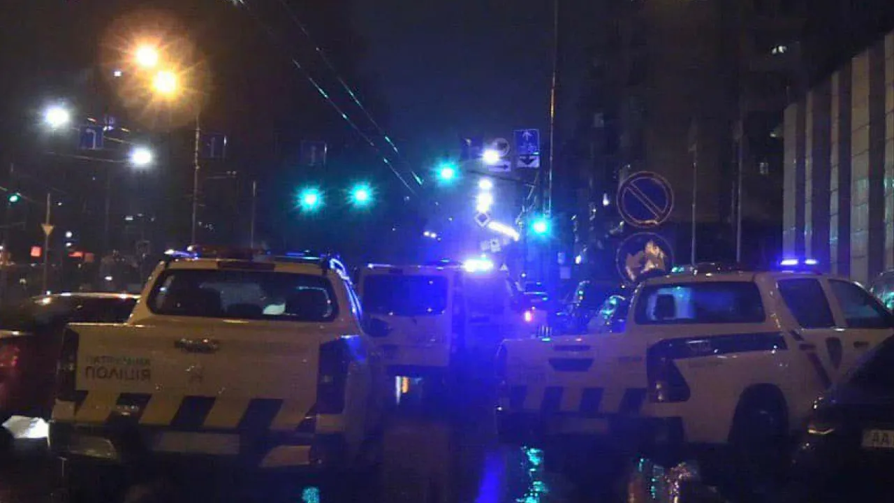Внаслідок стрілянини в одному з київських готелів загинула людина 