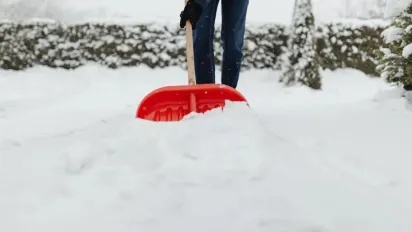 Синоптик повідомив, коли до України повернуться дощі та мокрий сніг - фото