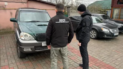 На Львівщині викрили псевдоблагодійників, які нелегально ввезли та продали в Україні понад 700 автівок - фото